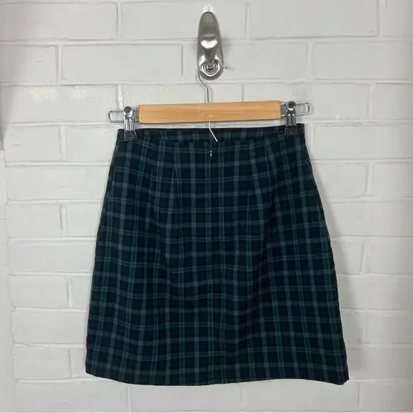 Brandy Melville Green Plaid Mini Skirt - Picture 8 of 10